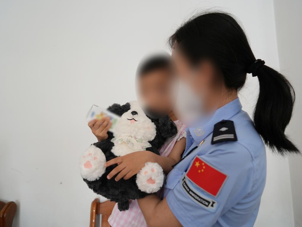 别人的朋友圈是诗和远方，这些缉毒女警的是……